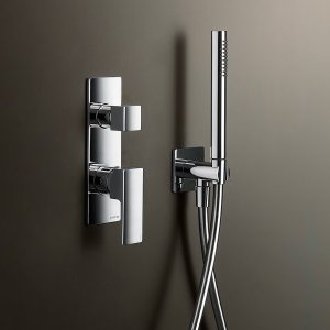 Lavabo mural Mint sur rosaces, bec de 19 cm, finition chrome