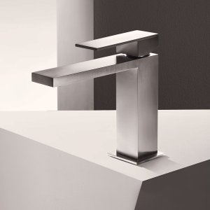 Mint de Fantini en Matt Gun Metal PVD, mitigeur de lavabo monotrou vu de face