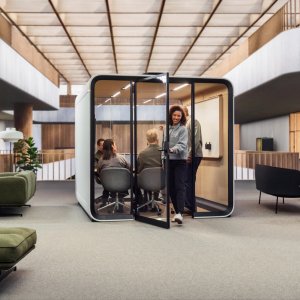 Intérieur spacieux de la pièce Framery Six