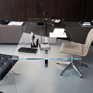 Plateau de cristal laqué au dos sur l'Air Desk