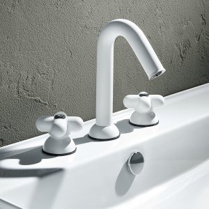 Bidet équipé du mélangeur monotrou I Balocchi à deux croisillons