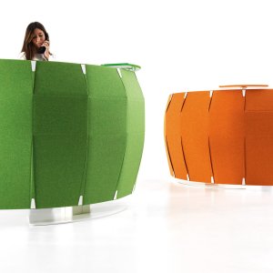 Banque d'accueil Funny Sat d'IVM avec panneau acoustique orange