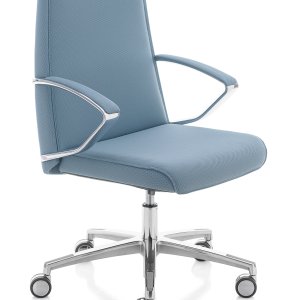 Dos d’un fauteuil Klivia de Kastel dans un bureau de direction
