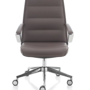 Clé fournie avec le fauteuil Klivia de Kastel, posée sur l’assise