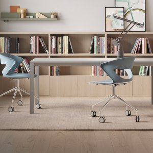 Coque vert olive sur piètement vert olive : la chaise Kicca ton sur ton