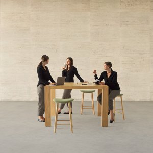 Finitions cuir naturel sur le bureau Kyo