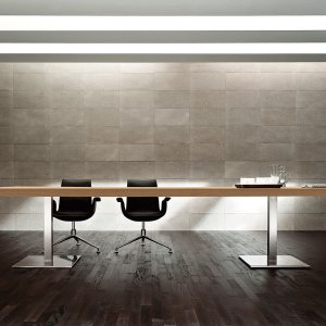 Pieds intermédiaires électrifiés d'une table Kyo