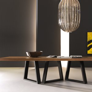 Finition ciment tirée à la main sur une table Kyo