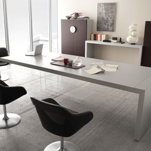 Mario Mazzer signe le bureau Kyo au plateau de 70 mm