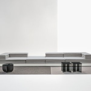 Acamante LaCividina en 2 places de 290 cm, socle revêtu du même tissu que les coussins