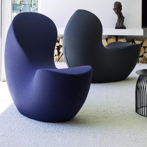 Courbe entre dossier et assise du fauteuil Nautile en gros plan