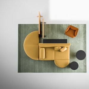 Paravent en bois Node+ posé sur sa base à côté d’un canapé lounge