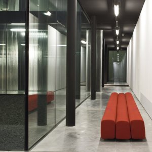 Coussin de dos glissé sur la structure acier d’Osaka