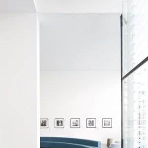 Banquette Osaka sans dossier de 330 cm utilisée des deux côtés