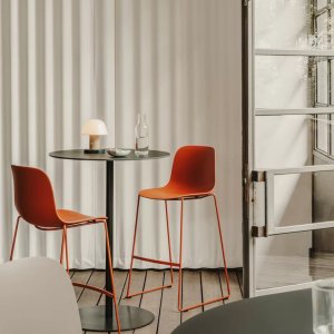 Salle de réunion équipée de chaises Seela Lapalma