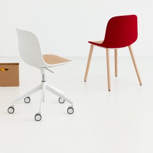 Version cuir de la chaise Seela avec coussin d'assise