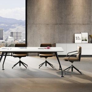 Détail du plateau en verre noir laqué au dos à chant poli du bureau Énosi