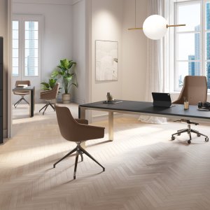 Bureau moderne de direction Iulio de Las Mobili avec piètement aluminium Inox Grey et insert effet bois