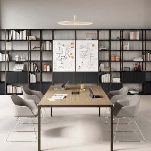 Top access flip-top avec brosse anti-poussière et goulotte sur un bureau Sigma