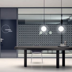 Porte vitrée Simple Bold alignée sur les profils de la cloison