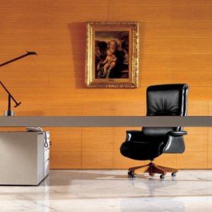 Couture main sur le côté du fauteuil présidentiel G7 Mascheroni