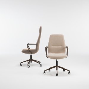 Fauteuil de direction Synua de Milani vu de trois quarts dans un bureau