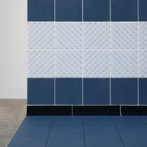 Salle d'eau avec sol et mur en Dintorni d'Inga Sempé
