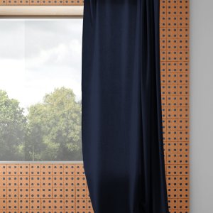 Lumière traversant les perforations d'un claustra Bloc