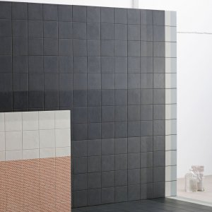 Carreau Base Black de la collection Tape de Mutina