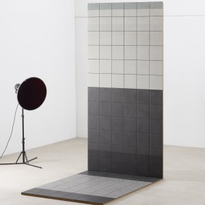 Motif Mesh White de Tape Mutina sur base blanche