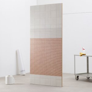 Motif Mesh Black de Tape Mutina sur base noire