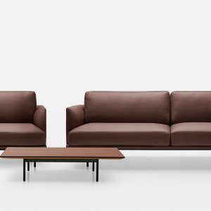 Pouf New York de Quinti devant le canapé deux places