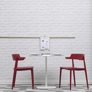 La même chaise Nemea en noyer américain
