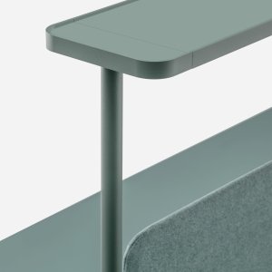 Table d'extérieur Rizz de Pedrali en stratifié d'extérieur sur une terrasse
