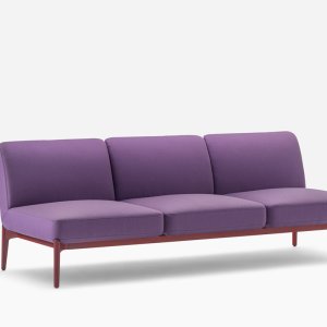 Social Plus de Pedrali, profondeur 770 mm, dans un lounge d'hôtel