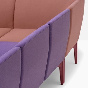 Coussin en plume DSO2.3 posé sur un Social Plus trois places