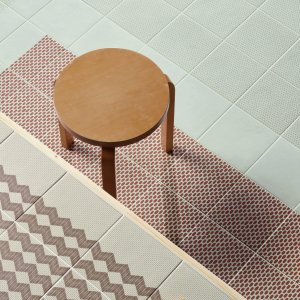 Motif Cobble Blue de la collection Tape en grès émaillé