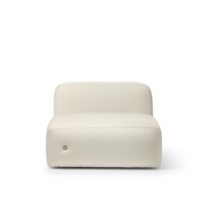 Composition One Hundred avec poufs au centre d’un lounge d’entreprise