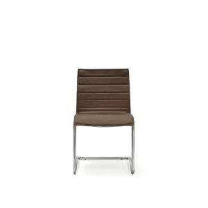 Vue de profil du fauteuil The Season avec le dossier haut et la poignée en aluminium