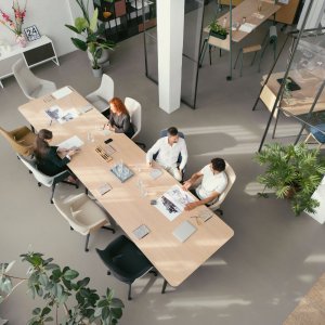 Salle de réunion équipée de fauteuils se:mission de Sedus