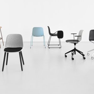 Insert en bois dans l'assise de la chaise Seela
