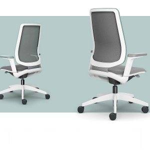 Quatre se:flex à garnissage slim sable autour d’un bench de six postes