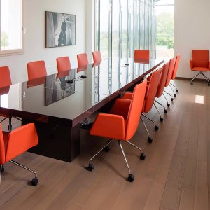 Grand format 550 × 200 cm de la table de réunion Asymmetrical Meeting en Nero mat