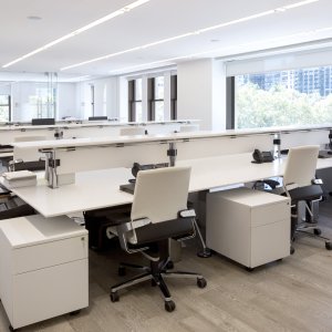 Bench partagé Nomos avec écrans intermédiaires