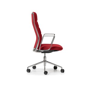 Piètement Light à cinq branches en aluminium poli sous un fauteuil Quinti