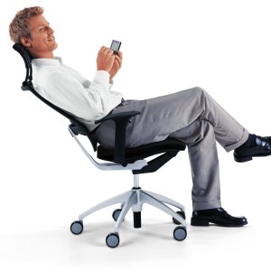 Signature du collaborateur Sedus sur le cuir du fauteuil Open Up