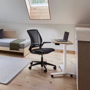 Siège de bureau ergonomique World LM de Humanscale avec assise en mousse sculptée