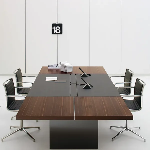 Bureau de direction avec un bureau Archiutti Ar.tu en chêne et laque titane