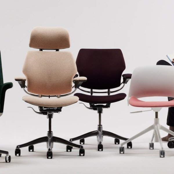Solution ergonomique Humanscale dans un bureau