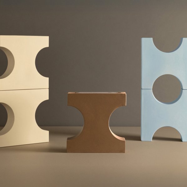 Accueil d'entreprise avec sol et revêtement en céramique design Mutina